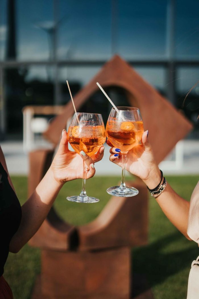 chant d'éole spritz in glasses