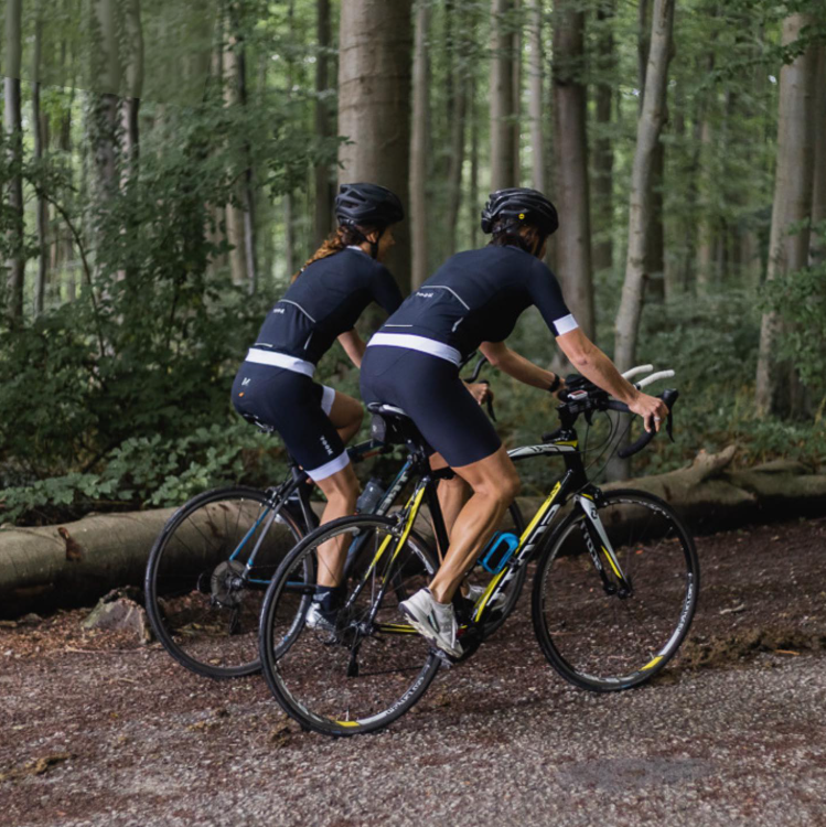 Capture d'écran 2025-07-02 152239 two bikers in a forest