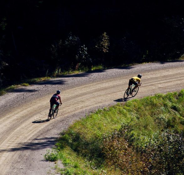 Capture d'écran 2025-07-02 152311 two bikers on the road