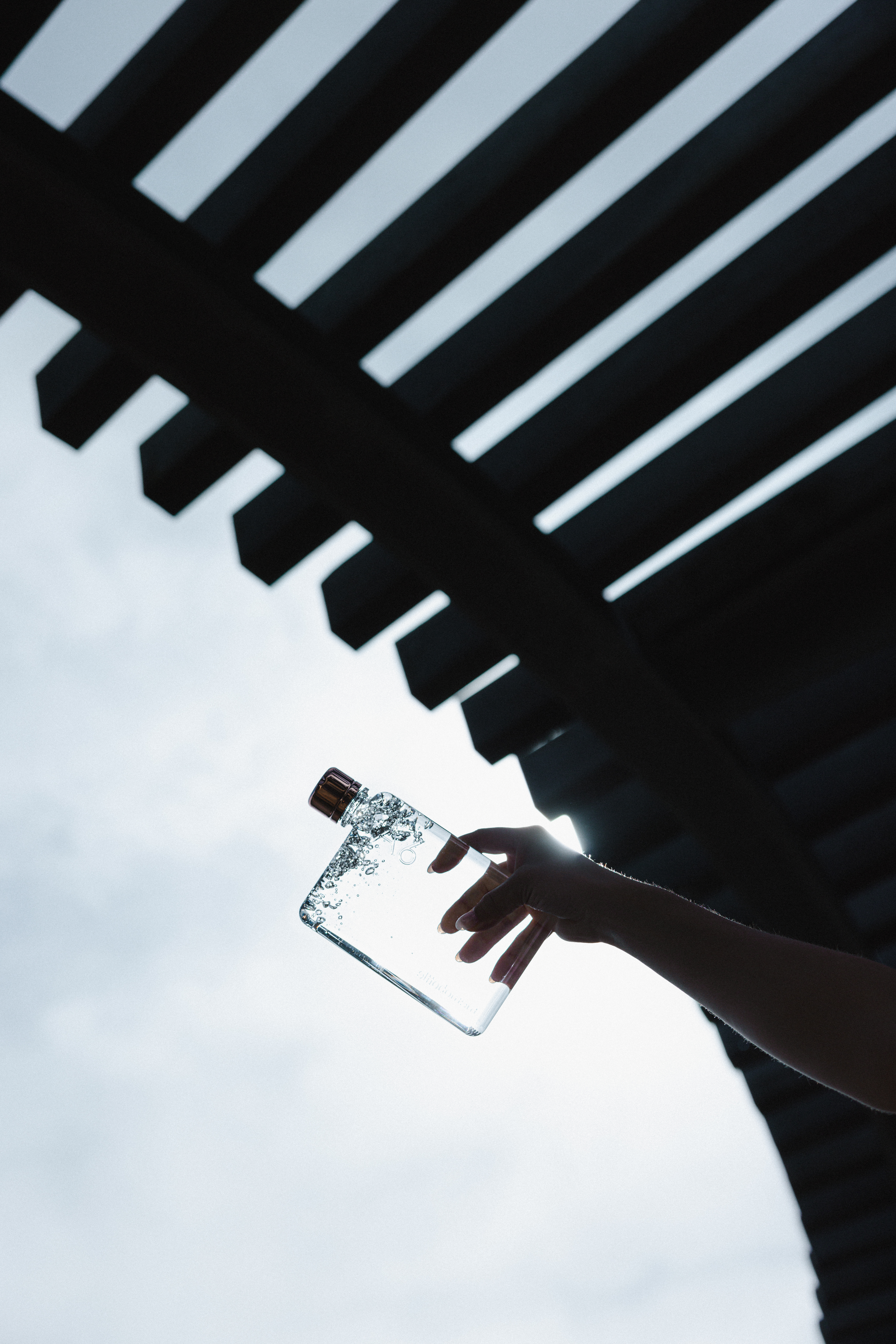 2022.04 - @michelaltaylor - up in the air 2 - Campaign - Outdoors - In-Situ - Holding - A6
